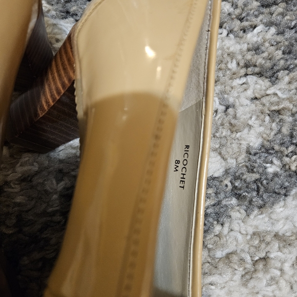 Ellen Tracy Shoes - Picture 4 of 4